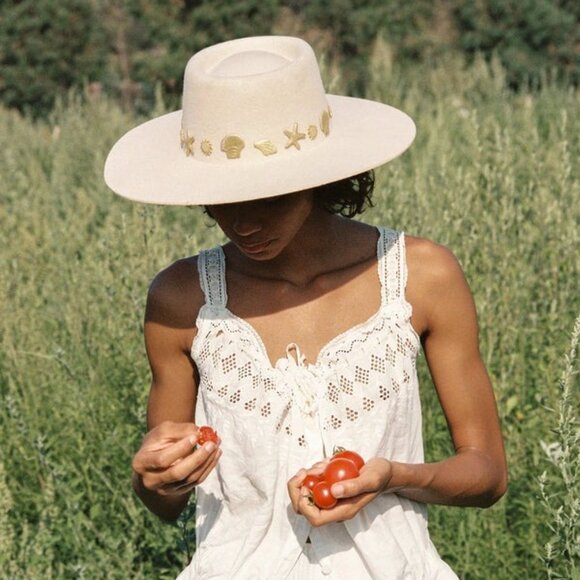 Lack of Color NWT Womens‎ L Ivory Wide Brim Hat Seaside Boater Gold Ocean Charms main image 12